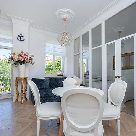 Meduza Nadmorskie Miejsce Apartmán *